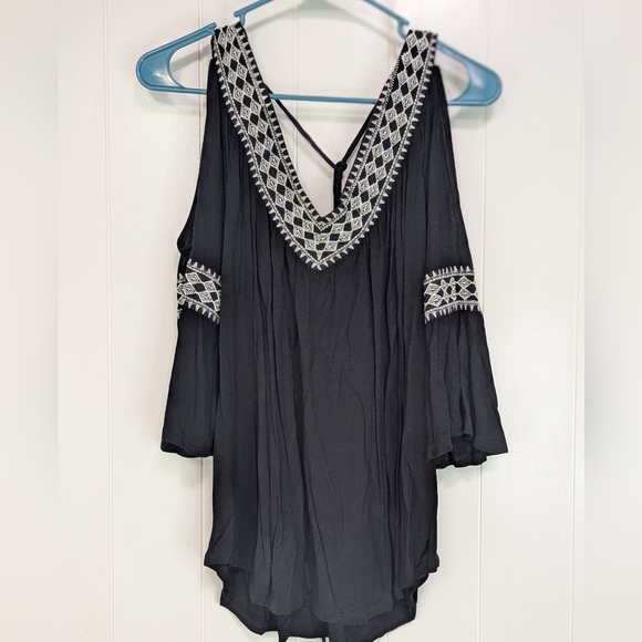 GG Collection Black Blouse with White Embroidery - Picture 1 of 5